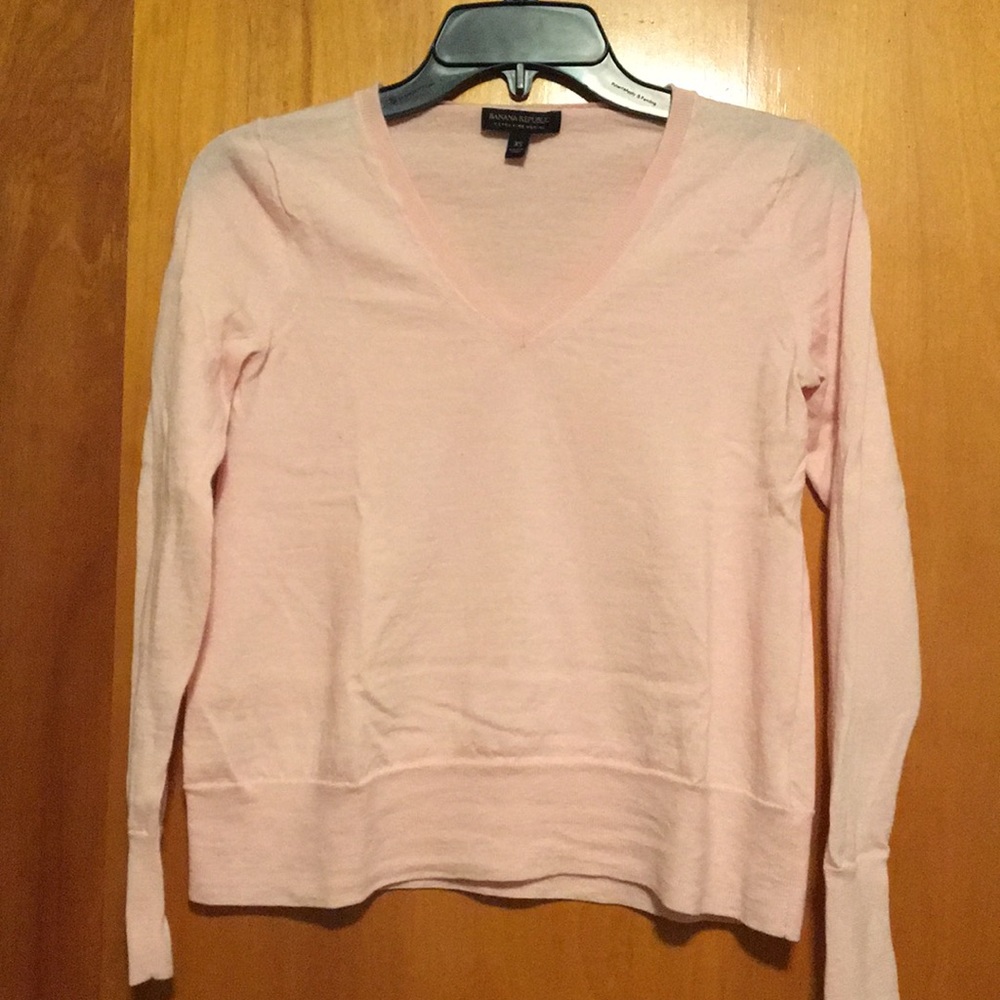 Banana Republic Pink merino wool v neck sweater